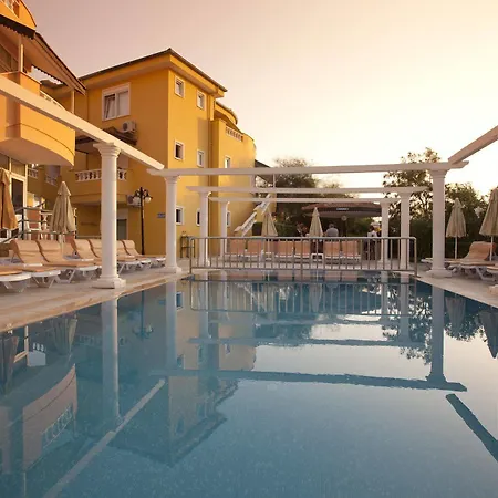 Szálloda Club Paradiso 5*